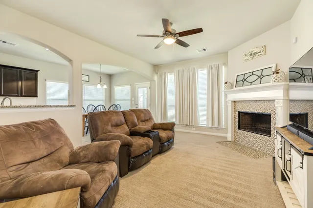 $339,900 | 453 Twin Lakes Boulevard West, West Columbia, TX 77486