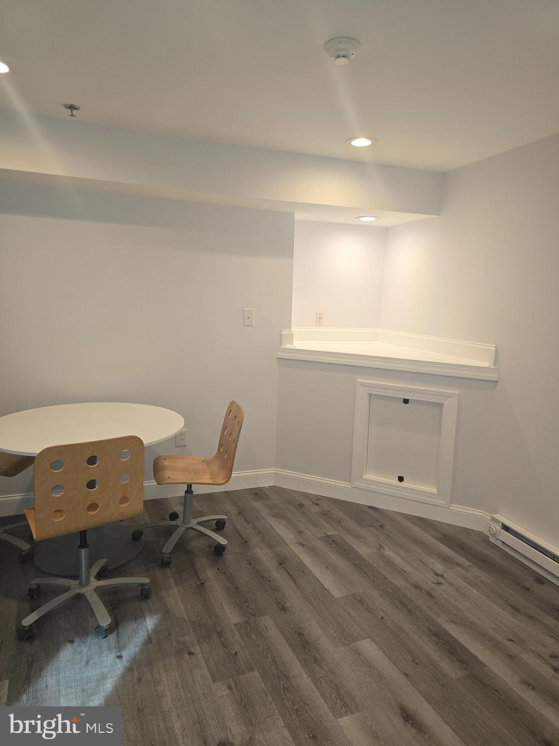 210 Shurs Lane, Unit STUDIO Philadelphia, PA 19128 - Photo 8 of 14 a view of workspace and window