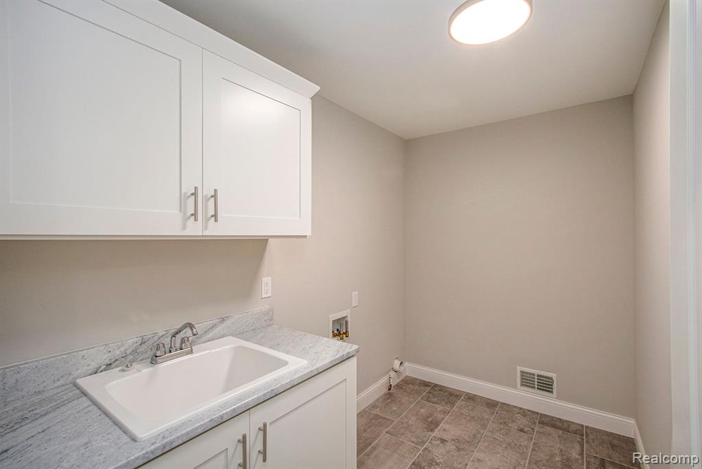 2919 Basil Drive Rochester Hills, MI 48309 - Photo 32 of 49