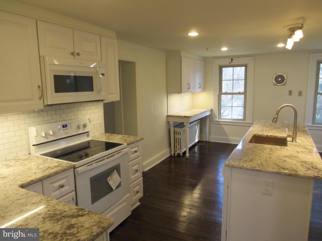 316 Sheeder Road Phoenixville, PA 19460 - Photo 3 of 25