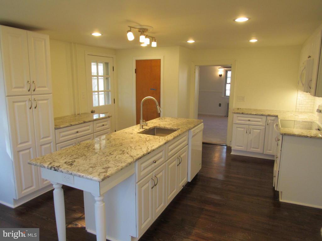 316 Sheeder Road Phoenixville, PA 19460 - Photo 4 of 25