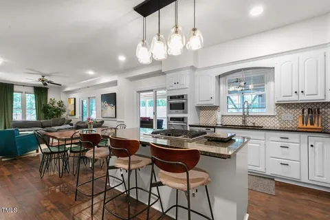 $1,499,900 | 6 St James Place, Chapel Hill, NC 27514