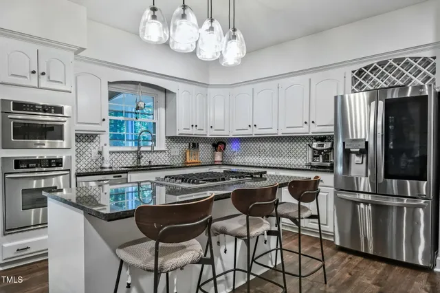 $1,499,900 | 6 St James Place, Chapel Hill, NC 27514