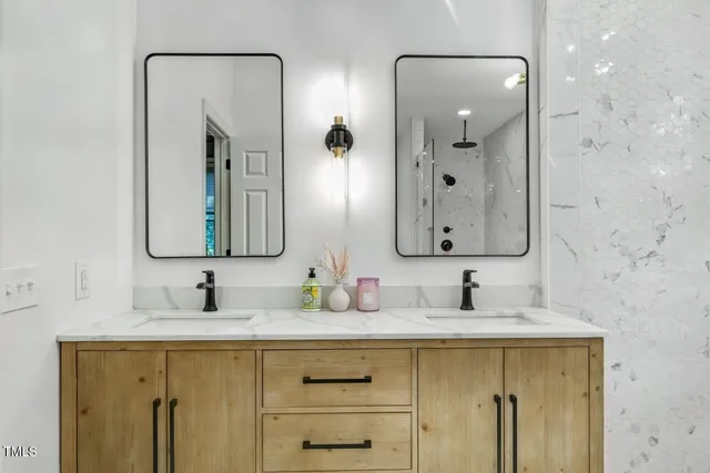 $1,499,900 | 6 St James Place, Chapel Hill, NC 27514