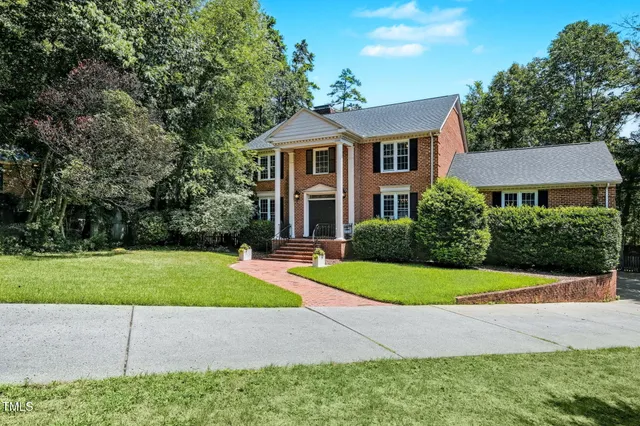 $1,499,900 | 6 St James Place, Chapel Hill, NC 27514