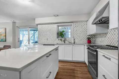 $1,499,900 | 6 St James Place, Chapel Hill, NC 27514