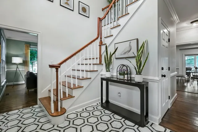 $1,499,900 | 6 St James Place, Chapel Hill, NC 27514