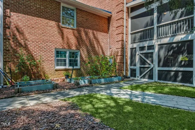 $1,499,900 | 6 St James Place, Chapel Hill, NC 27514