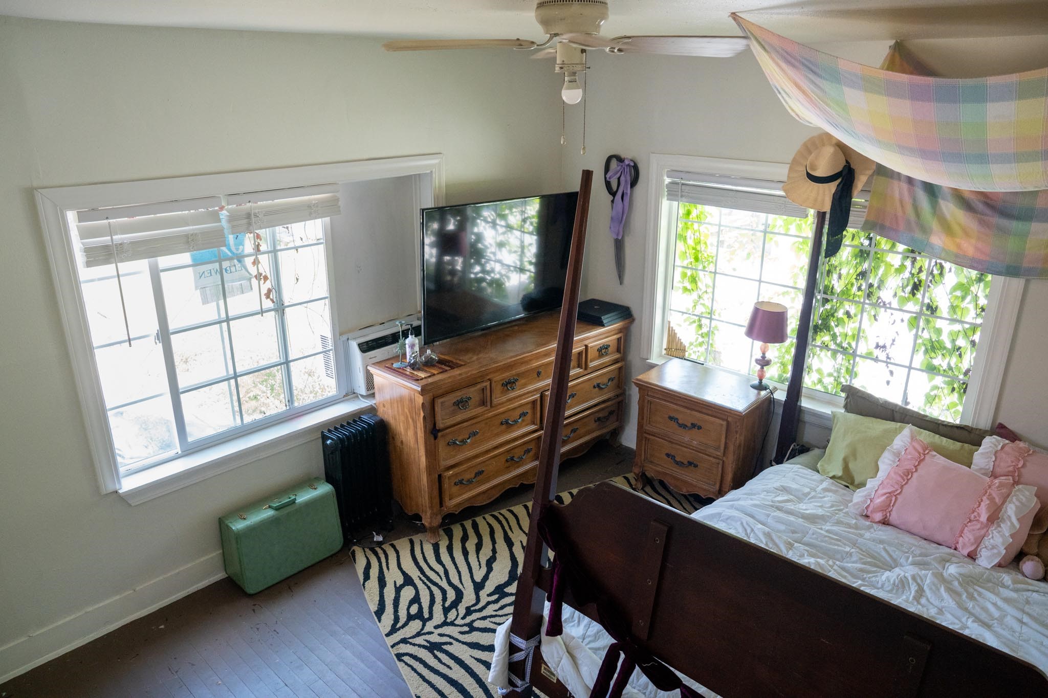 1909 Colquitt Street, Unit 7 Houston, TX 77098 - Photo 11 of 17 a dining room with furniture and a window