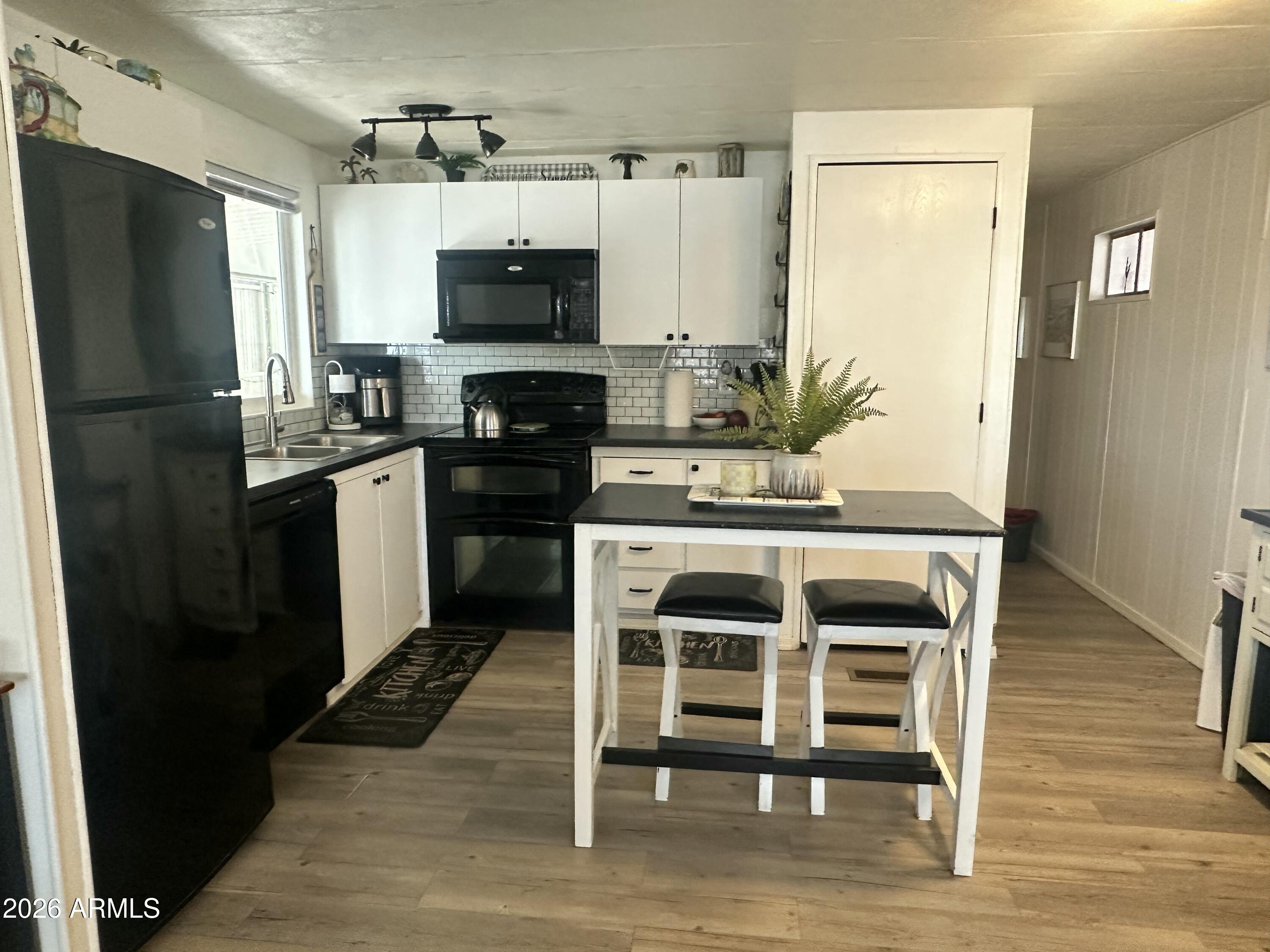303 South Recker Road, Unit 294 Mesa, AZ 85206 - Photo 13 of 22 Kitchen