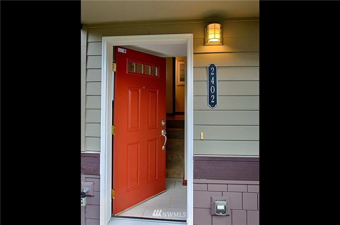 2402 West Boston Street Seattle, WA 98199 - Photo 2 of 11 Gallery Image 2