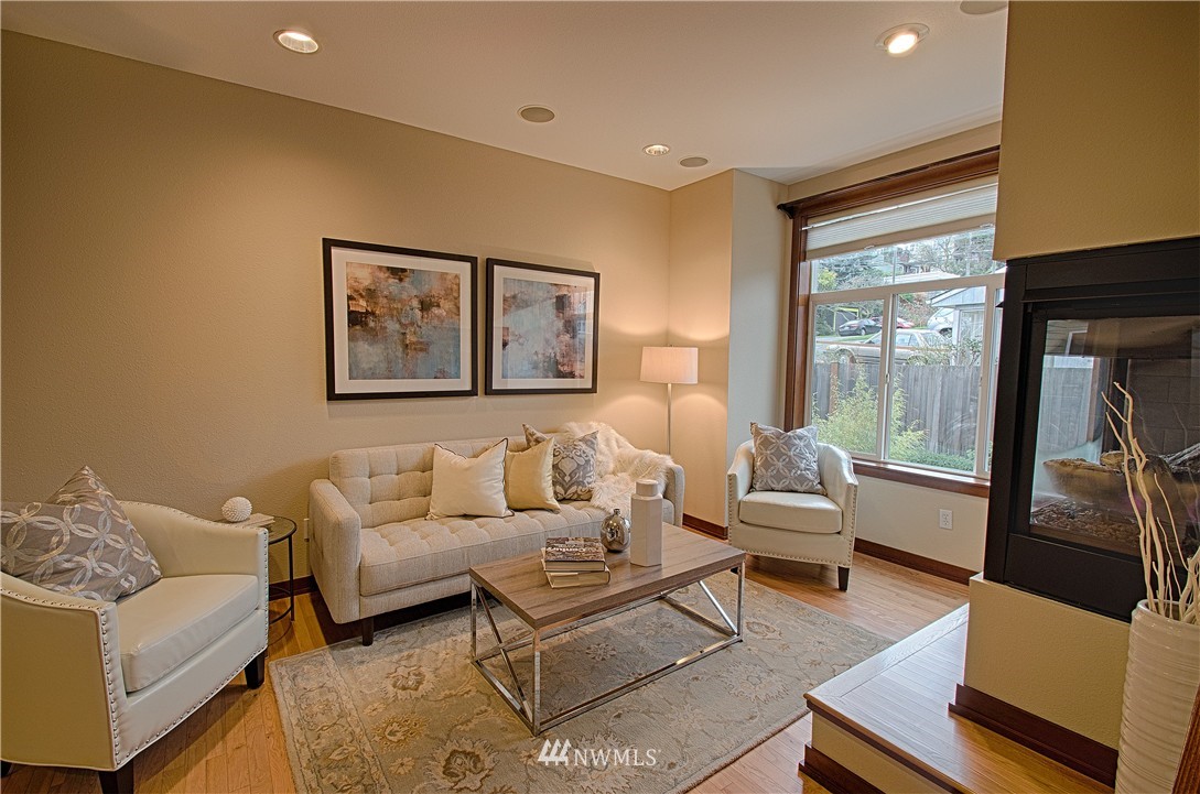2402 West Boston Street Seattle, WA 98199 - Photo 3 of 11 Gallery Image 3