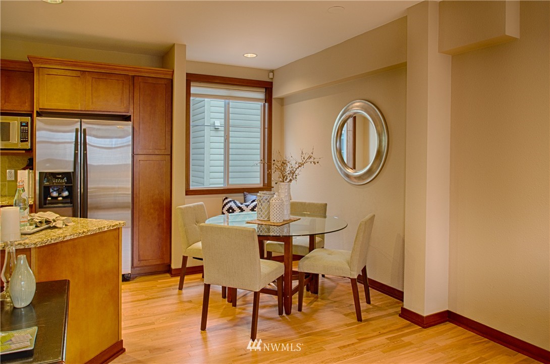 2402 West Boston Street Seattle, WA 98199 - Photo 4 of 11 Gallery Image 4
