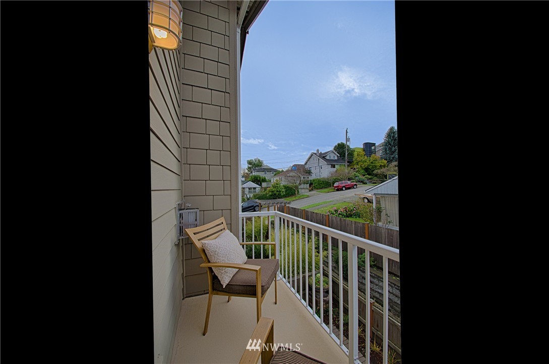 2402 West Boston Street Seattle, WA 98199 - Photo 6 of 11 Gallery Image 6