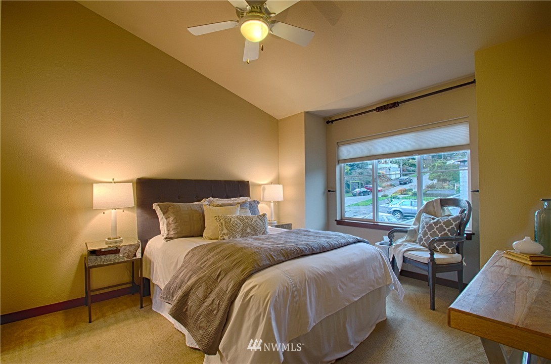 2402 West Boston Street Seattle, WA 98199 - Photo 7 of 11 Gallery Image 7