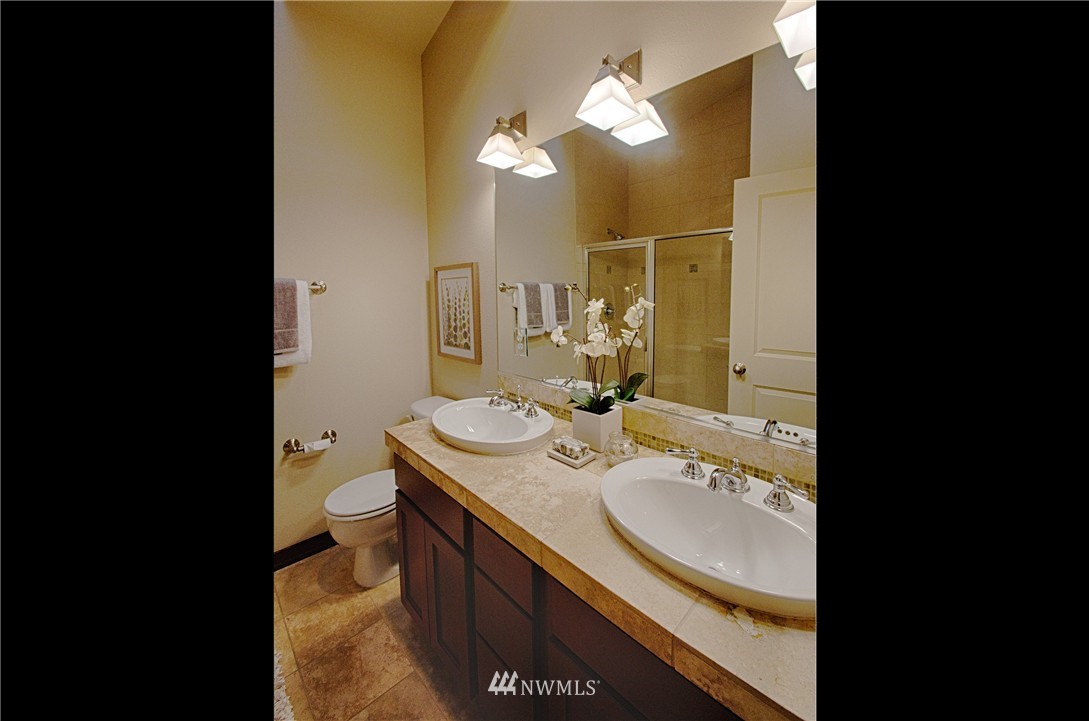 2402 West Boston Street Seattle, WA 98199 - Photo 9 of 11 Gallery Image 9