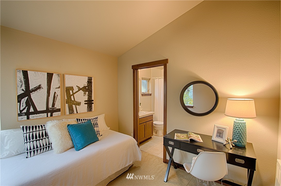 2402 West Boston Street Seattle, WA 98199 - Photo 10 of 11 Gallery Image 10