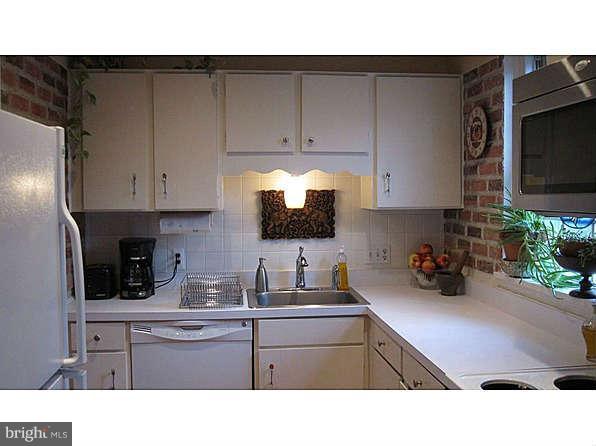 2932 South Buchanan Street, Unit B2 Arlington, VA 22206 - Photo 11 of 30 Kitchen