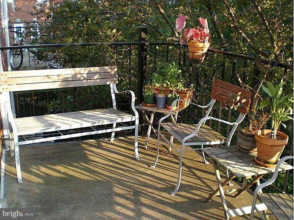 2932 South Buchanan Street, Unit B2 Arlington, VA 22206 - Photo 27 of 30 Exterior (Rear)