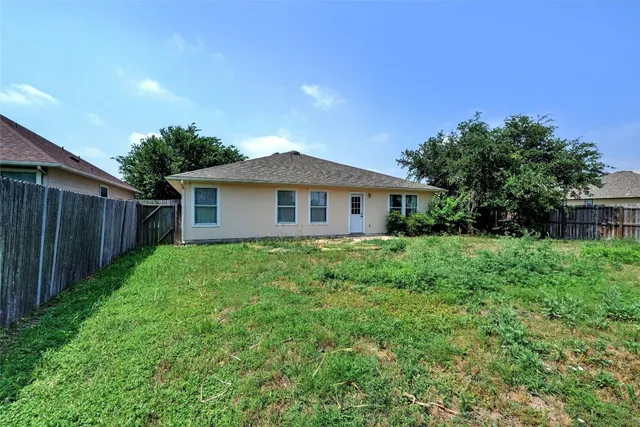$1,950 | 136 Holmstrom Street, Hutto, TX 78634