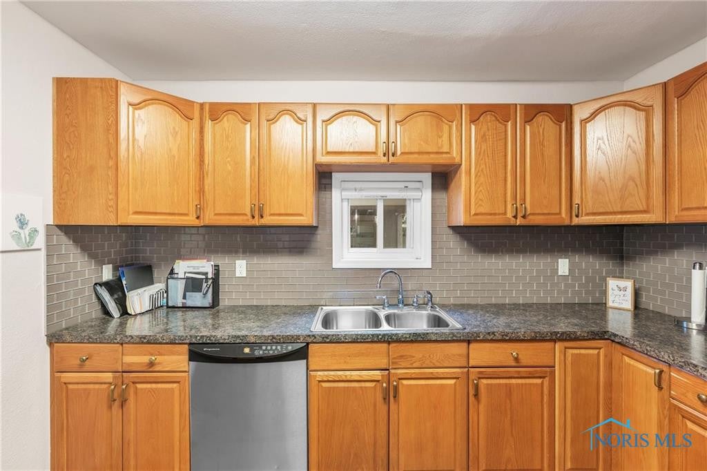 2219 Rood Street Toledo, OH 43613 - Photo 12 of 24 Gallery Image 12