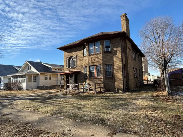 $140,000 | 2111-2113 South 4th Street, Rockford, IL 61104