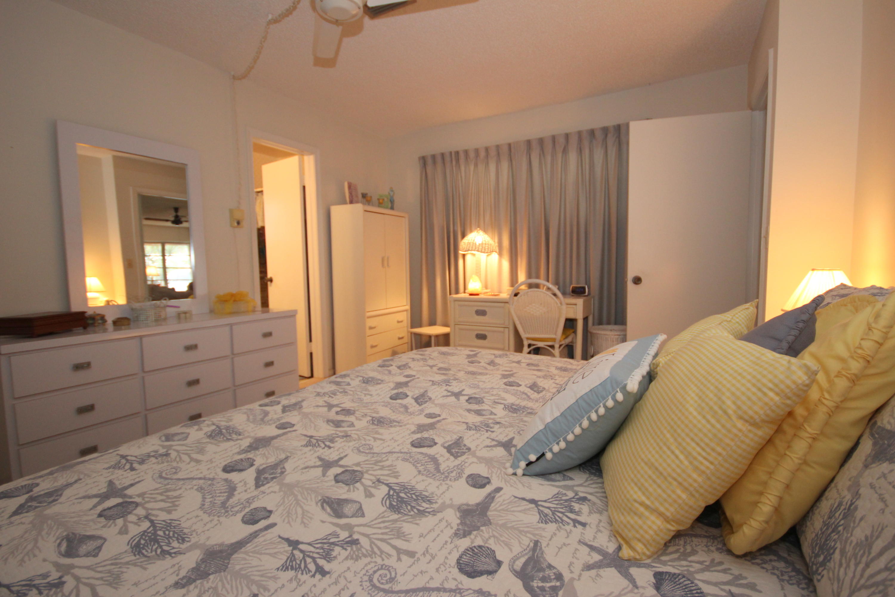 92 Laredo Lane Boca Raton, FL 33487 - Photo 13 of 20 92 LAREDO LN 021.JPG2323