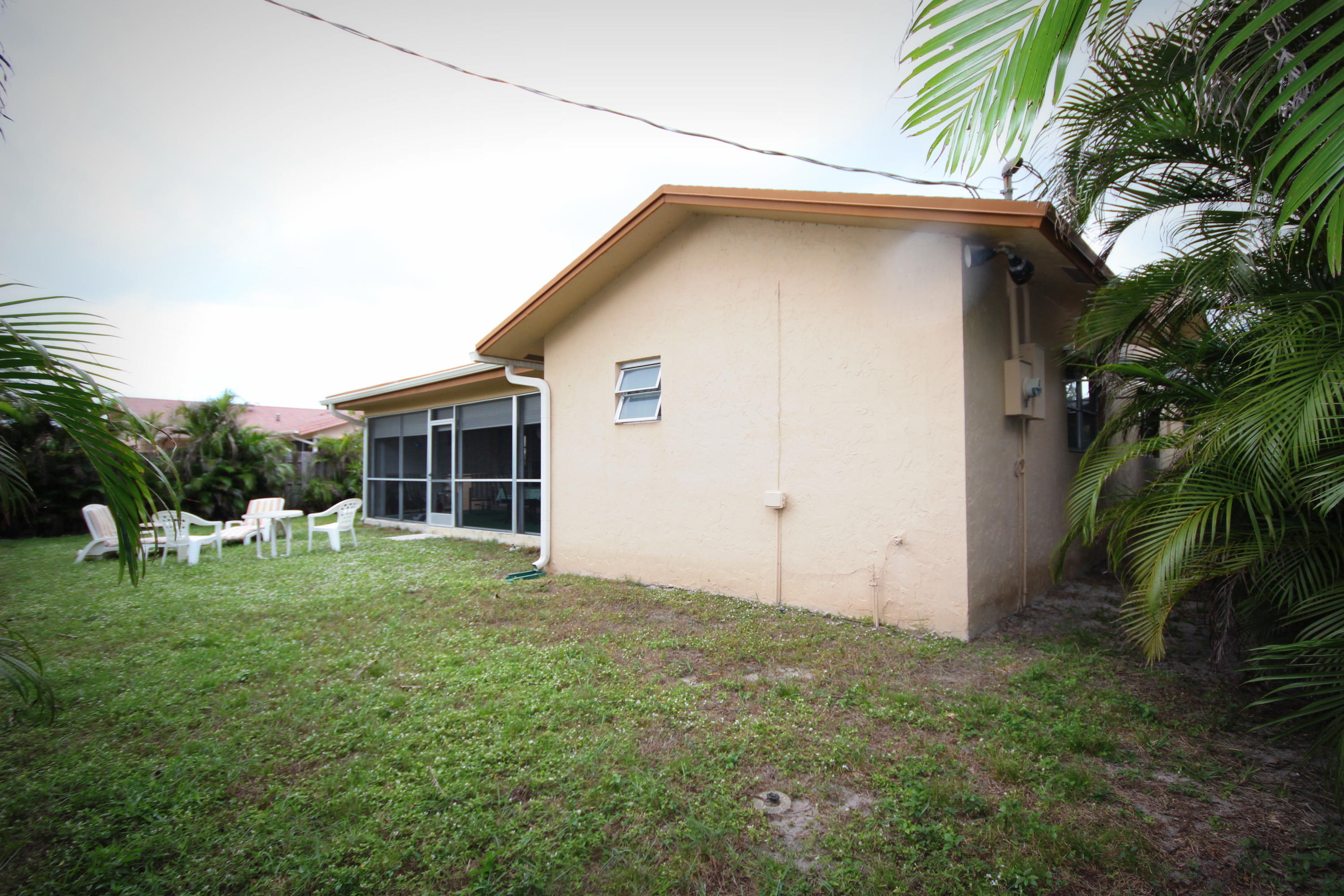 92 Laredo Lane Boca Raton, FL 33487 - Photo 19 of 20 92 LAREDO LN 035.JPG444