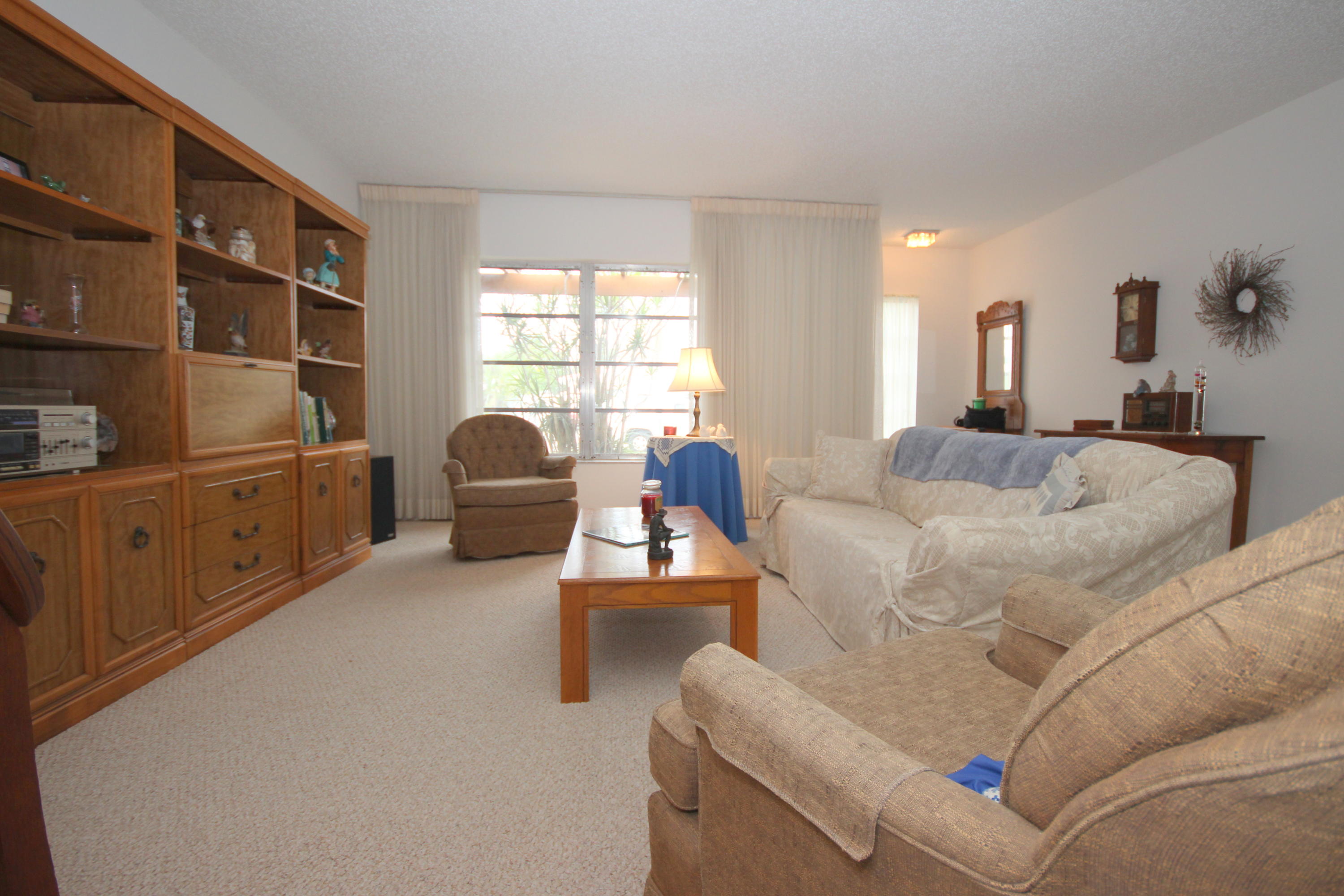 92 Laredo Lane Boca Raton, FL 33487 - Photo 4 of 20 92 LAREDO LN 016.JPG45454