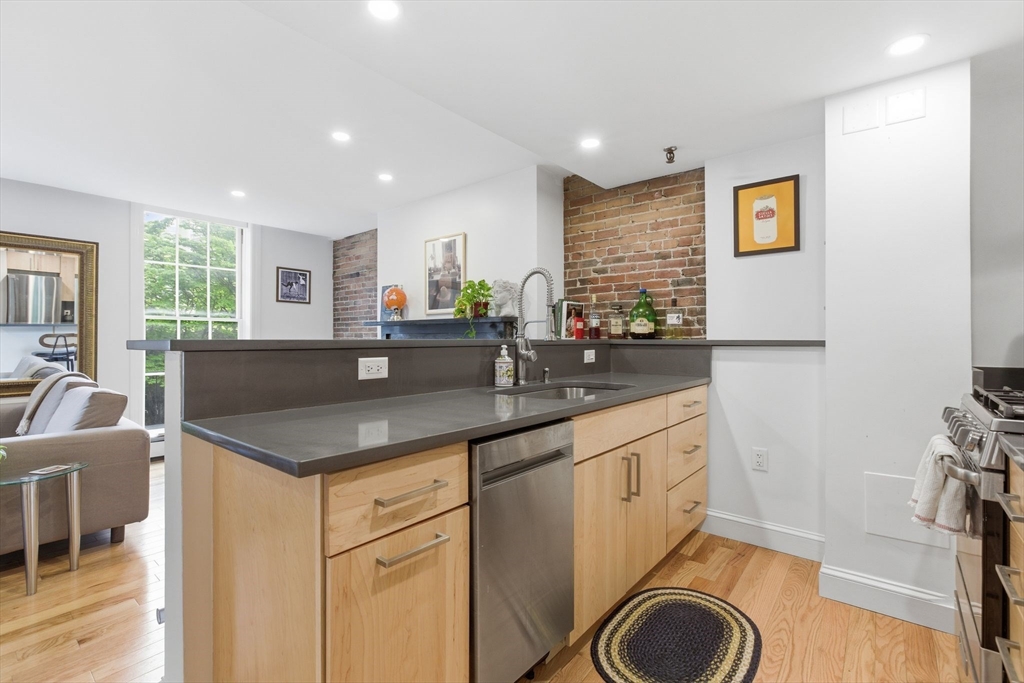 4 Derne Street, Unit 2 Boston, MA 02114 - Photo 13 of 32