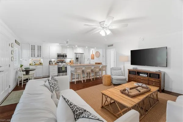 $10,000 | 380 4th Avenue South, Unit 380, Naples, FL 34102