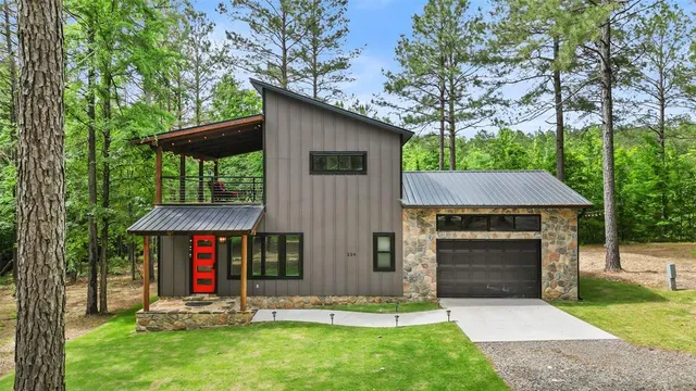 a view of a house with backyard and a tree