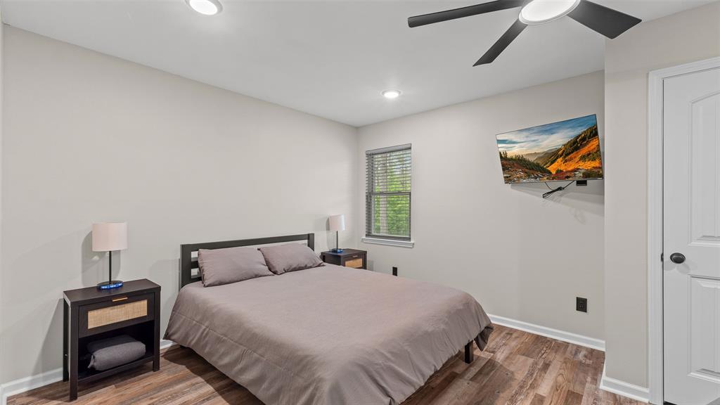 228 Old Factory Road Murfreesboro, AR 71958 - Photo 16 of 37 a bedroom with a bed and a painting on the wall