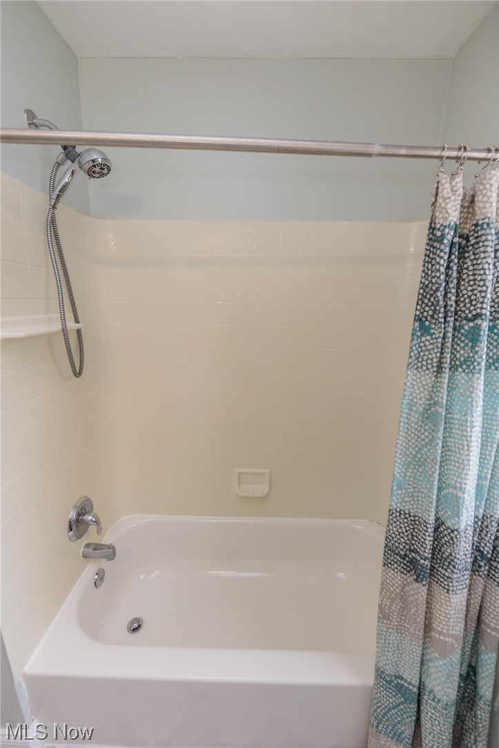 355 Dellwood Road Avon Lake, OH 44012 - Photo 23 of 35 Bathroom featuring shower / bath combination with curtain