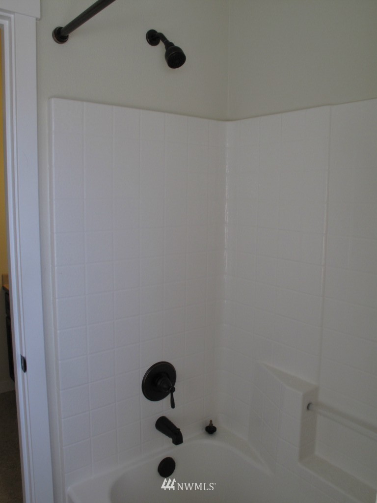 620 Ilwaco Place Northeast Renton, WA 98059 - Photo 11 of 16 Gallery Image 11