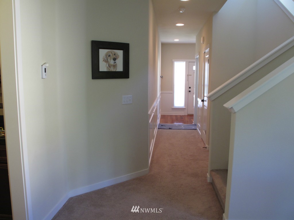 620 Ilwaco Place Northeast Renton, WA 98059 - Photo 3 of 16 Gallery Image 3
