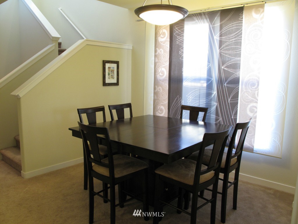 620 Ilwaco Place Northeast Renton, WA 98059 - Photo 4 of 16 Gallery Image 4