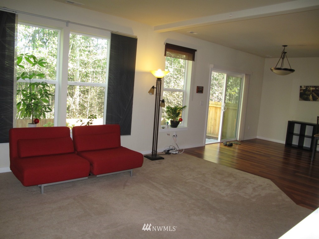 620 Ilwaco Place Northeast Renton, WA 98059 - Photo 7 of 16 Gallery Image 7