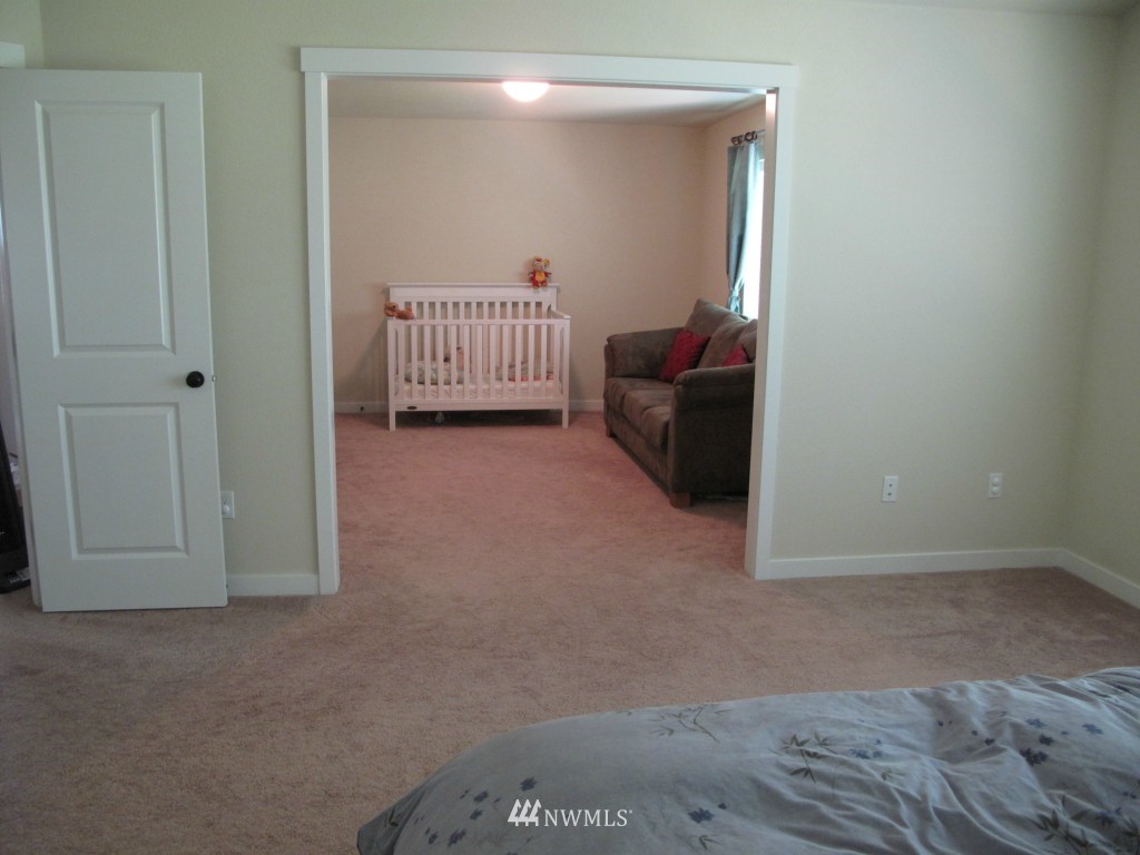 620 Ilwaco Place Northeast Renton, WA 98059 - Photo 9 of 16 Gallery Image 9