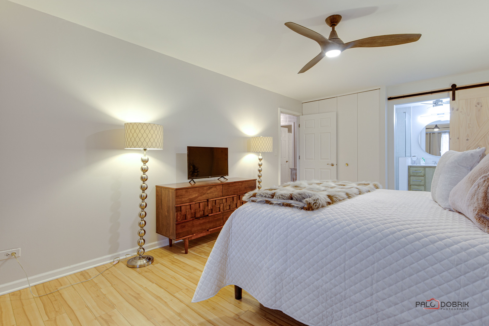 2420 West Talcott Road, Unit 315 Park Ridge, IL 60068 - Photo 15 of 22 a bedroom with a bed and a flat screen tv