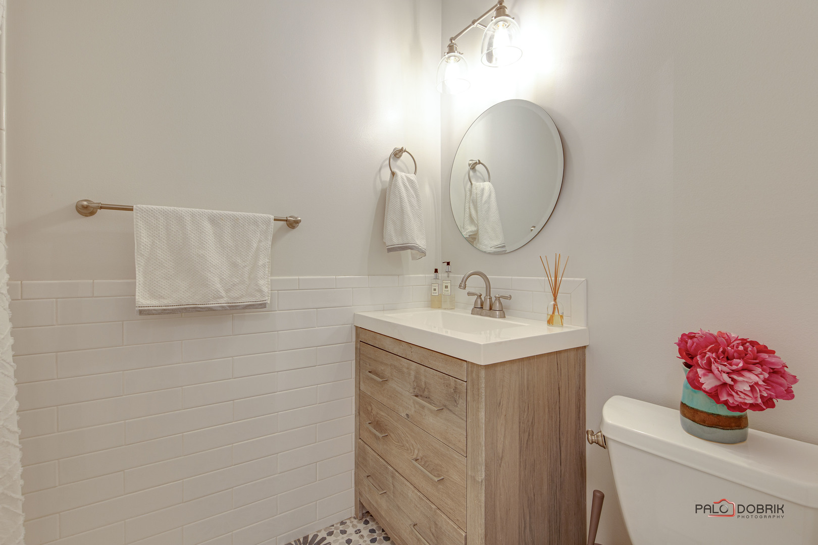 2420 West Talcott Road, Unit 315 Park Ridge, IL 60068 - Photo 18 of 22 a bathroom with a sink and a mirror