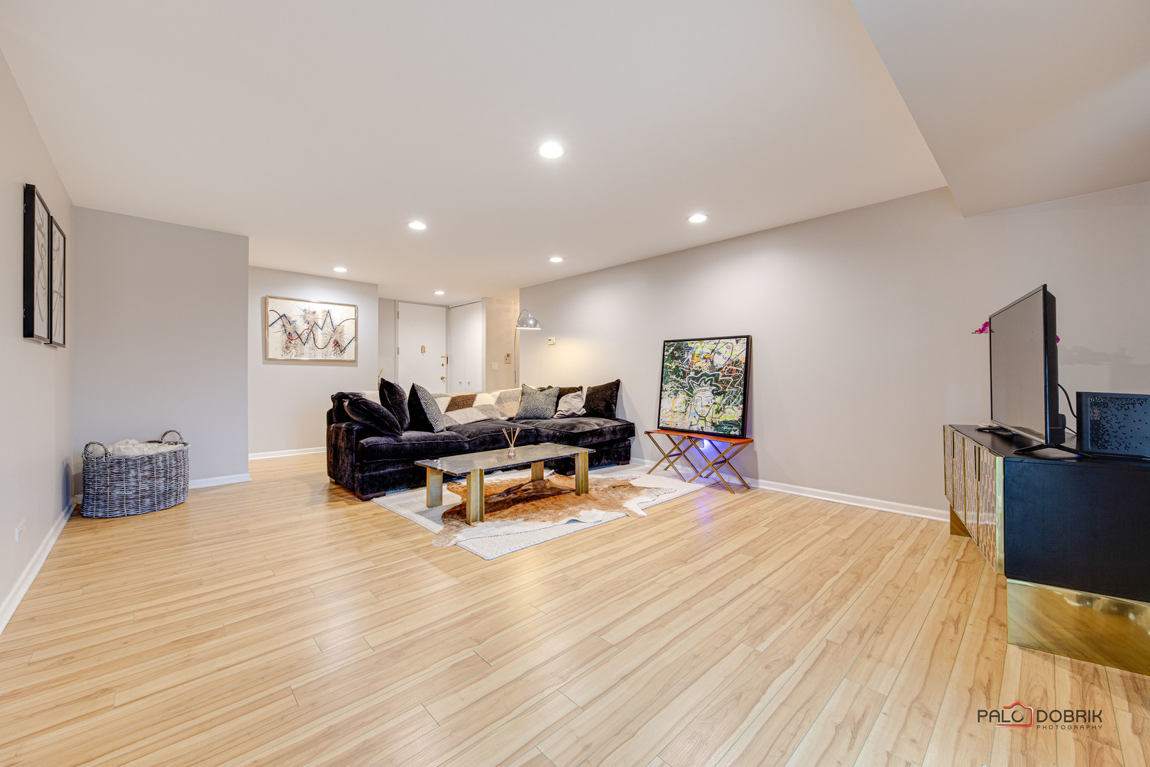 2420 West Talcott Road, Unit 315 Park Ridge, IL 60068 - Photo 7 of 22 a living room with furniture and a flat screen tv