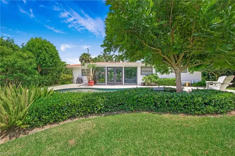 $1,985,000 | 1600 Curlew Avenue, Naples, FL 34102