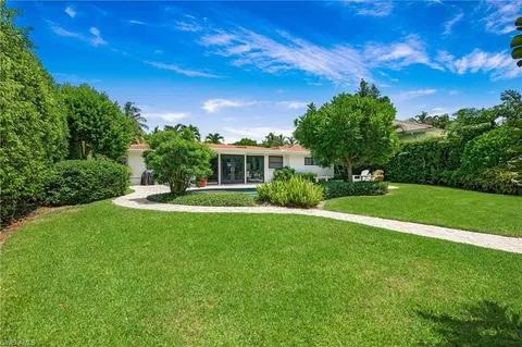 $1,985,000 | 1600 Curlew Avenue, Naples, FL 34102