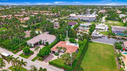 $1,985,000 | 1600 Curlew Avenue, Naples, FL 34102