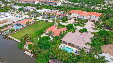 $1,985,000 | 1600 Curlew Avenue, Naples, FL 34102