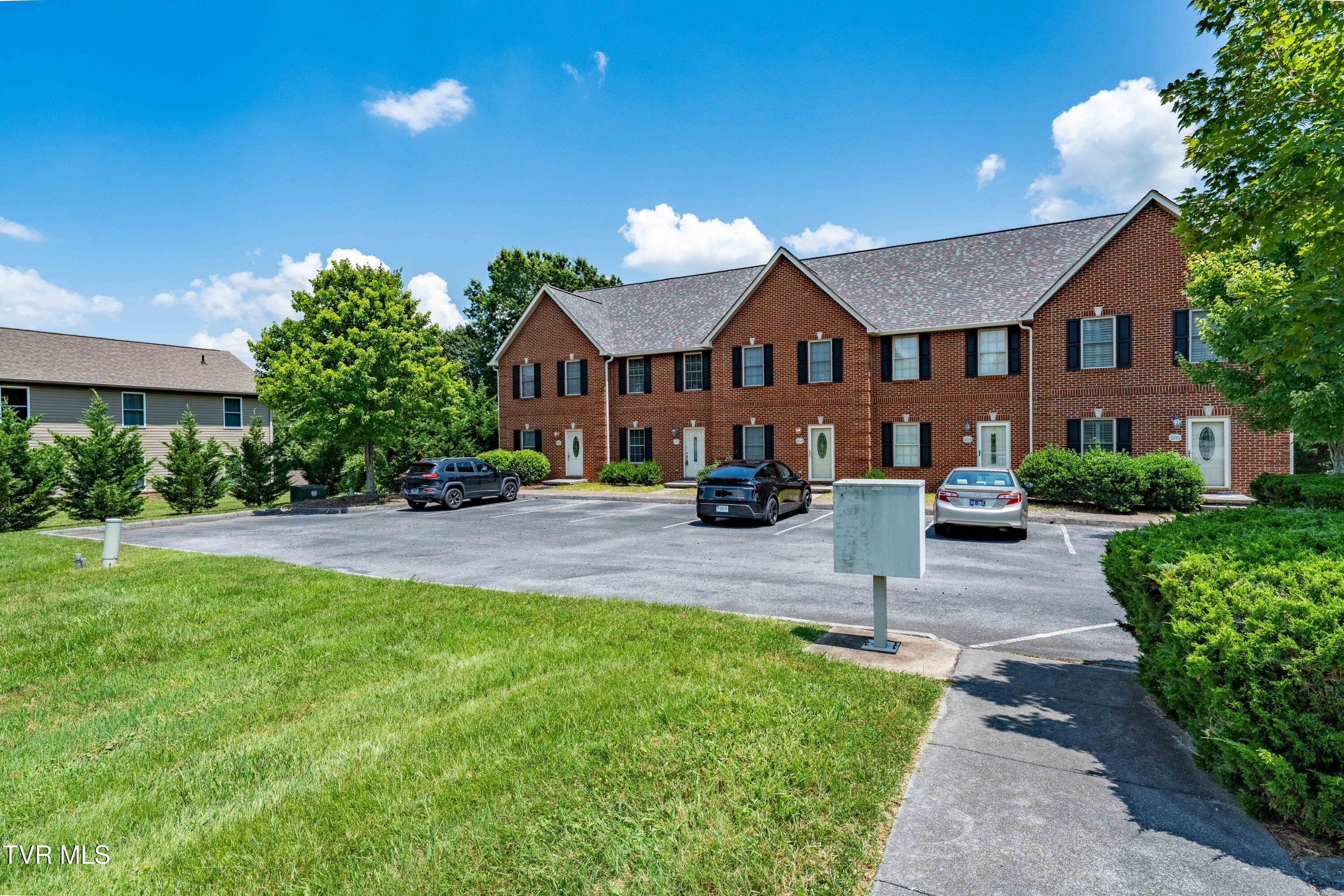 1709 Cherokee Road, Unit 202 Johnson City, TN 37604 - Photo 3 of 36 1709 Cherokee Rd (7 of 38)