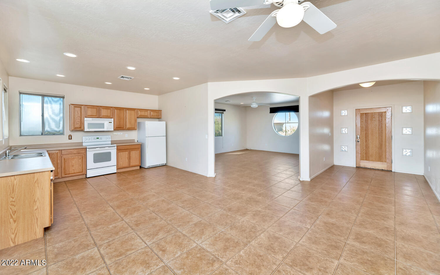 5255 North Idaho Road Apache Junction, AZ 85119 - Photo 3 of 33 Kitchen/Dining room