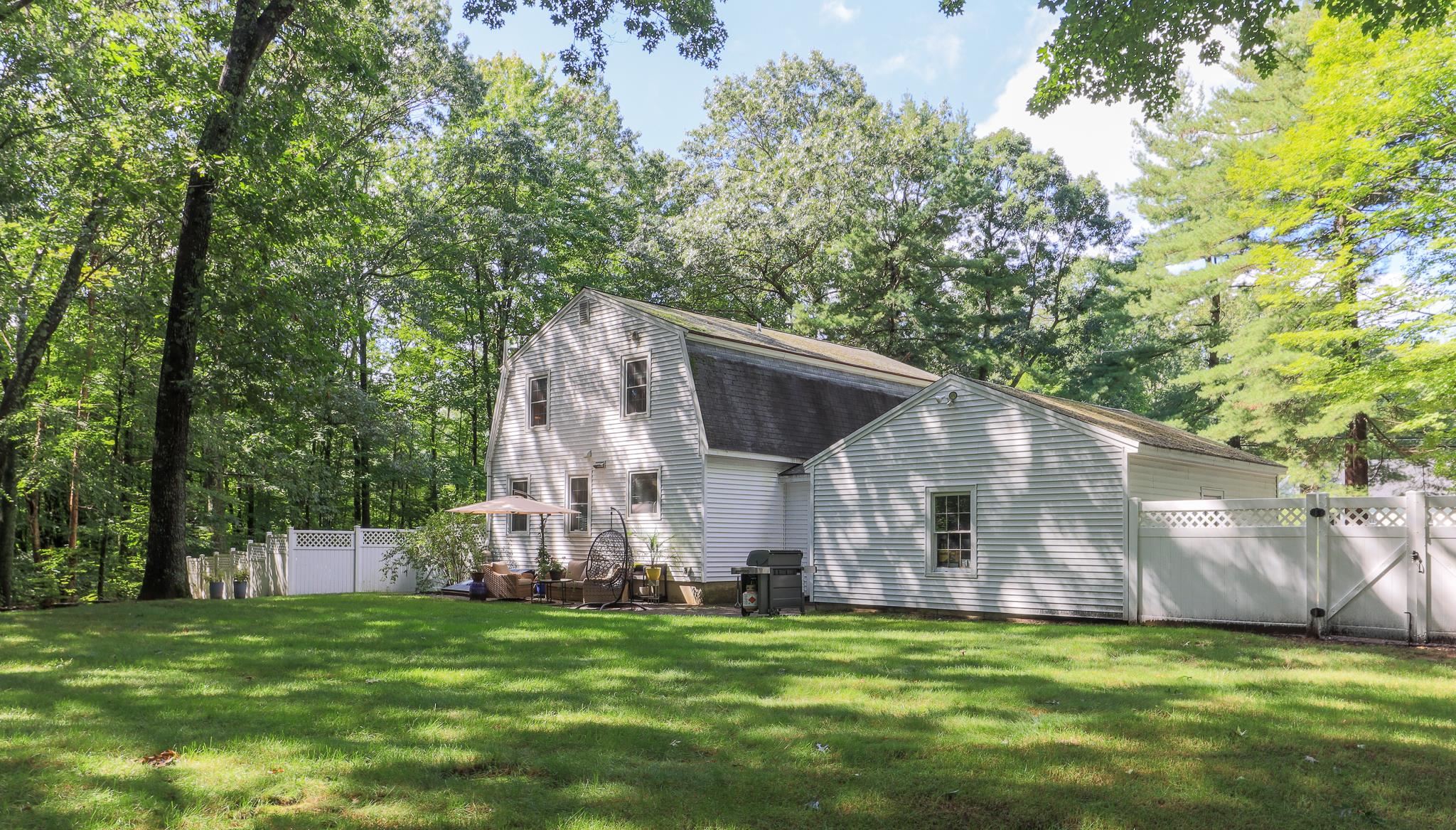 391 Wallace Road Bedford, NH 03110 - Photo 27 of 34 Gallery Image 27