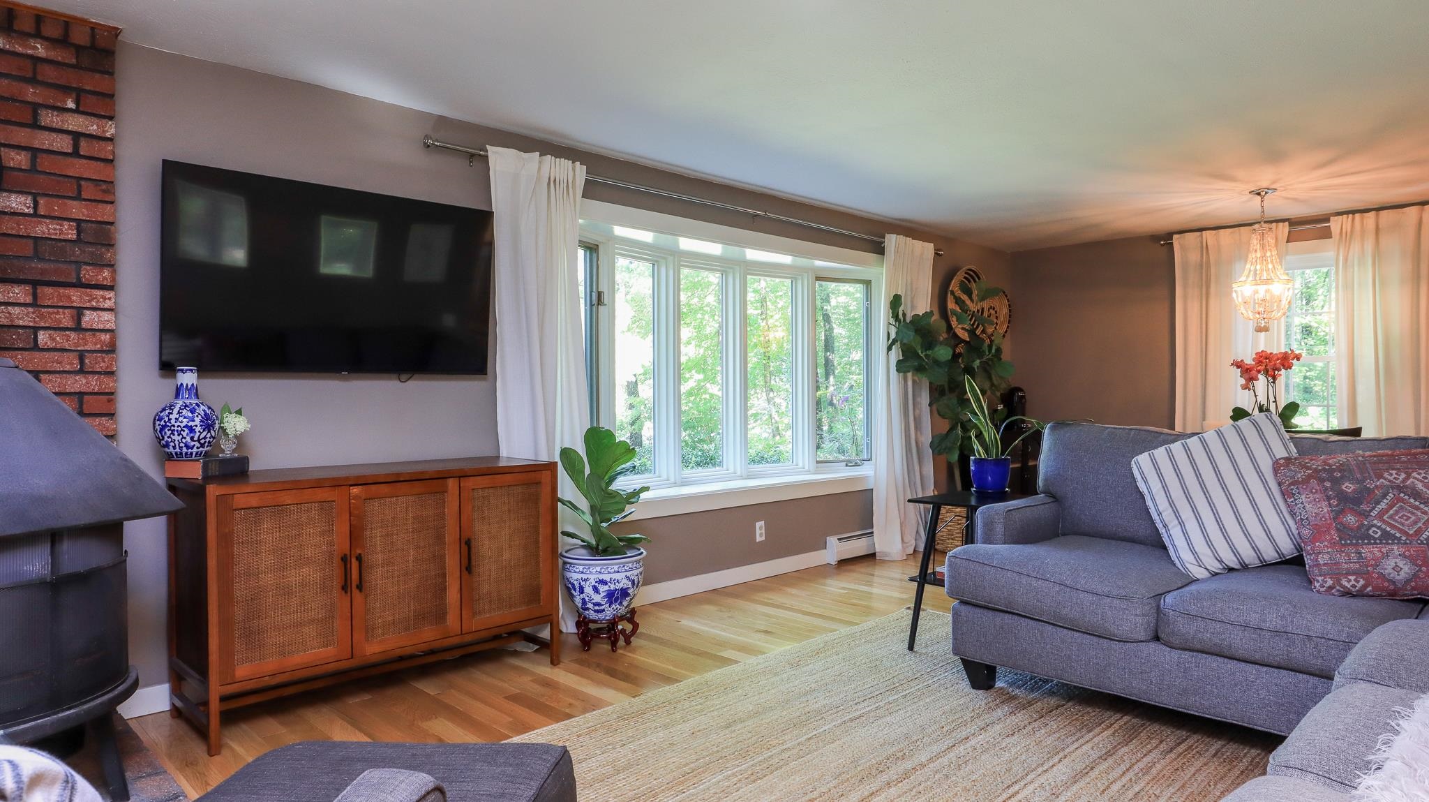 391 Wallace Road Bedford, NH 03110 - Photo 7 of 34 Gallery Image 7